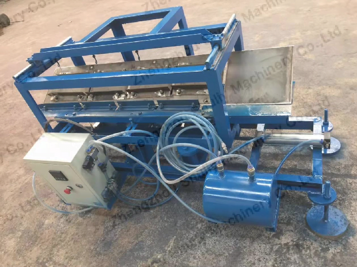 Brick cutting machine