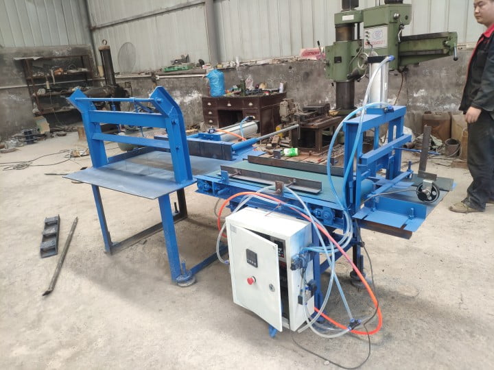 Clay brick cutting machine 2