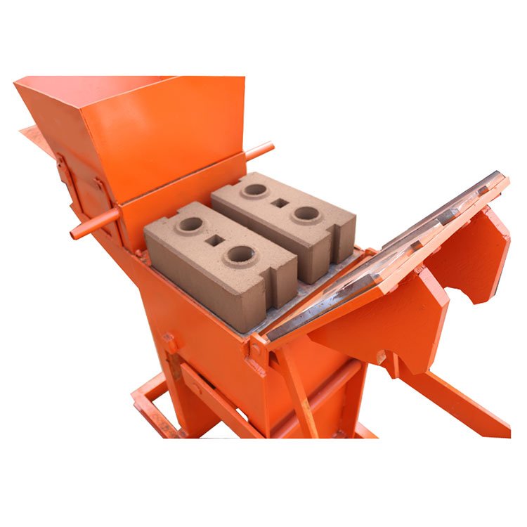 Clay brick making machine